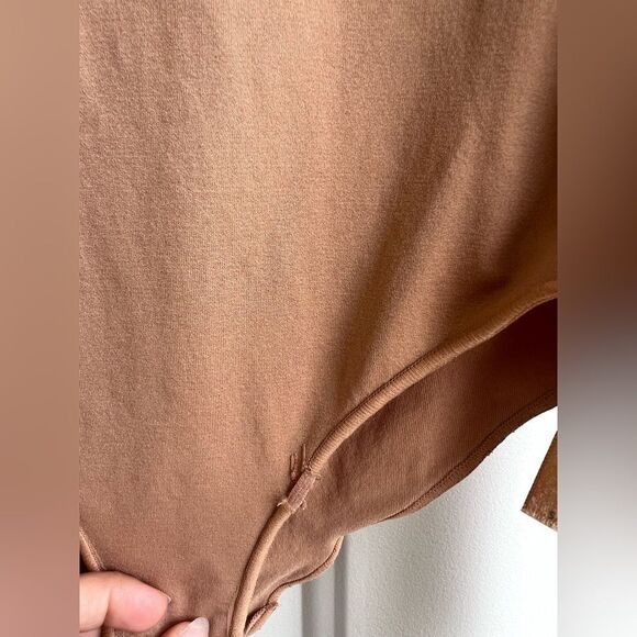SKIMS mock neck long sleeve bodysuit camel Size small/medium - Picture 4 of 6